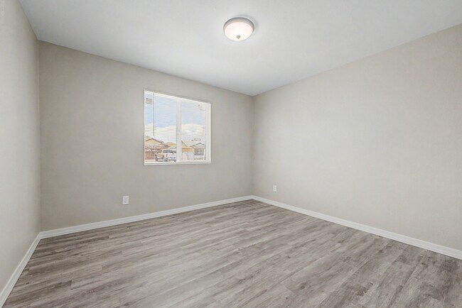 Building Photo - Single Family