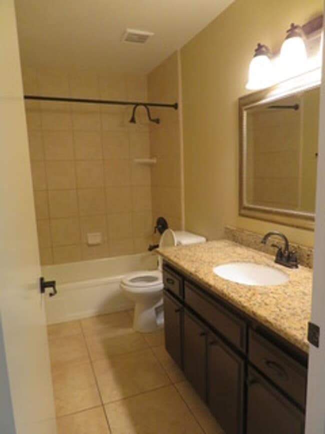 Building Photo - Hancock Park Village 3-Bedroom Condo