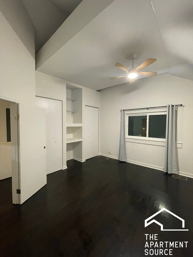 Building Photo - 913 N Honore St