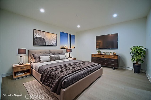 Building Photo - 803 E 84th Pl