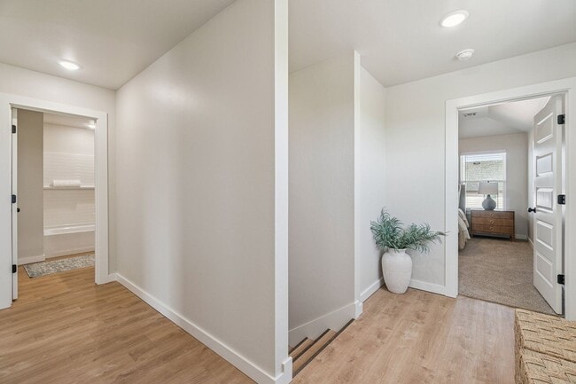 Building Photo - **New tenant incentive! Receive ($1200 CREDIT) applied to 2nd month's rent! Don’t miss your chanc...