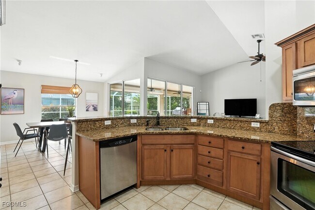 Building Photo - 3023 SW 23rd Ave