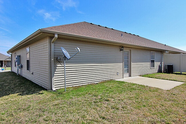 Building Photo - Travelers Way 2479/2481