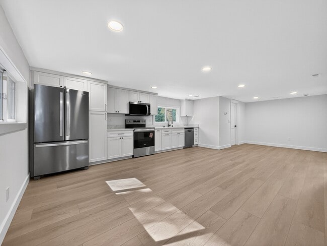 Building Photo - 13337 30th Ave NE