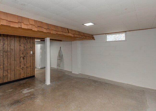 Building Photo - 3243 38th Ave