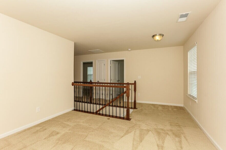 Building Photo - 1291 Farm Branch Dr SW