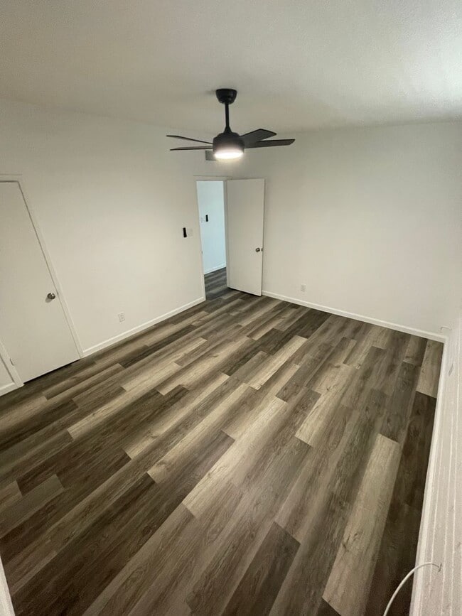 Building Photo - COMING SOON! 2 Bedroom, 1 Bath Apartment i...
