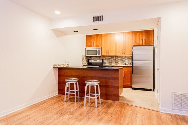 Building Photo - Beautiful and Cozy 1 Bedroom 1 Bathroom Ho...