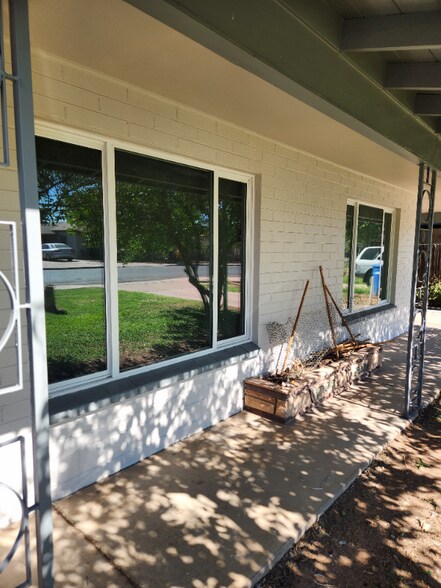 Building Photo - 650 E 3rd Ave