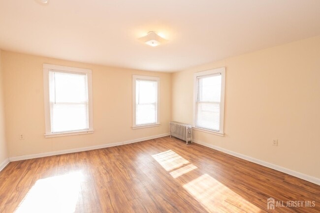 Building Photo - 217 MacArthur Ave