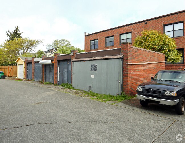 Building Photo - 1521 NW 60th St