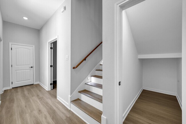 Building Photo - 14839 Spica Ct
