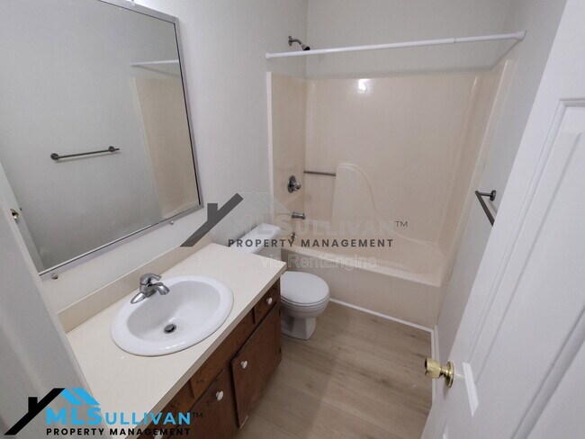 Building Photo - 2211 Peppertree St