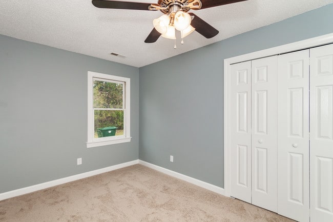 Building Photo - 2113 Tanglewood Rd