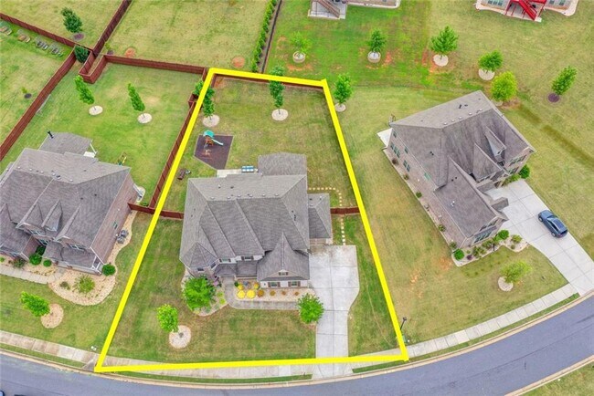Building Photo - 6035 Ashborough Park