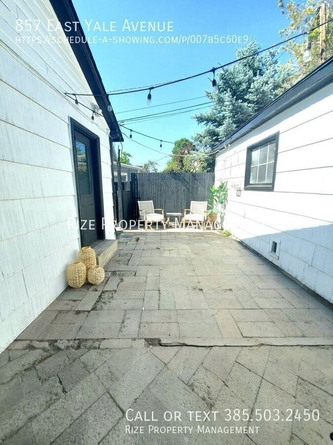 Building Photo - 857 Yale Ave S