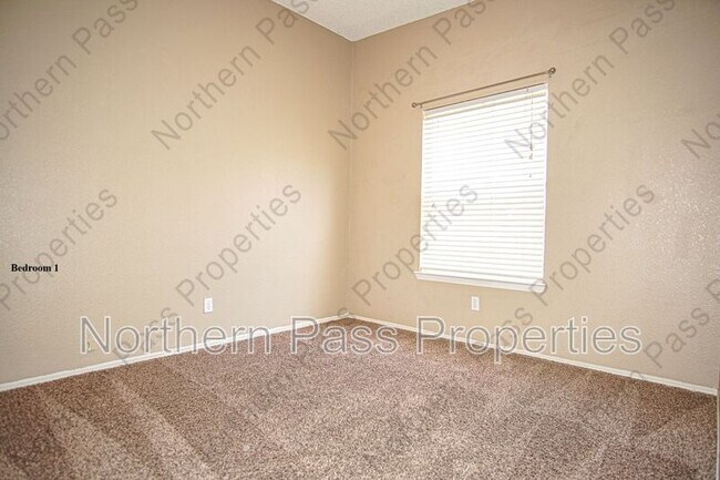 Building Photo - 1316 Desierto Azul Dr