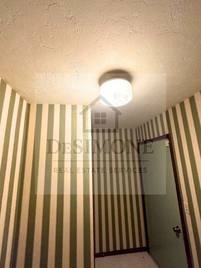 Building Photo - Mostly Furnished 3BR, 2BA House SW Ocala