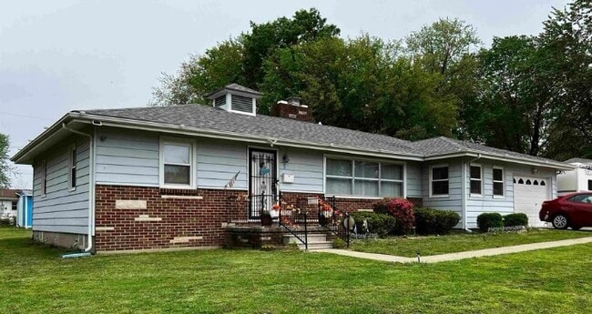 Building Photo - 5 Evergreen Dr