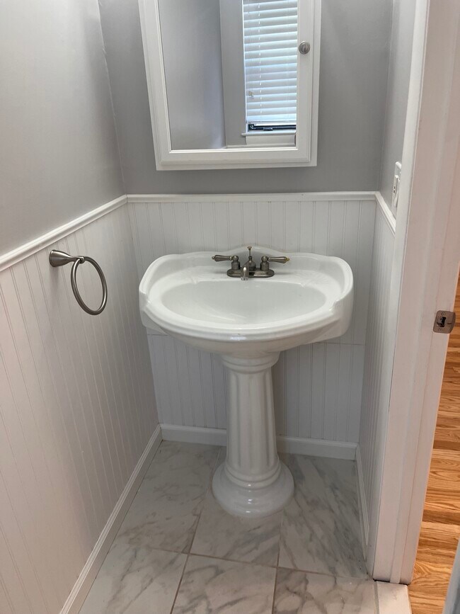 Building Photo - 108 Cedar Knolls Dr