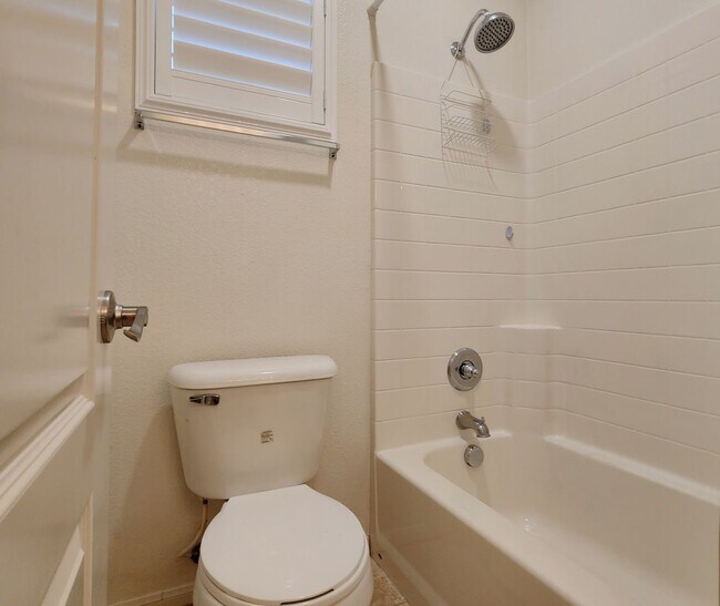 Building Photo - 4BD 3.5BA Waterfront Home on Cul-De-Sac in...