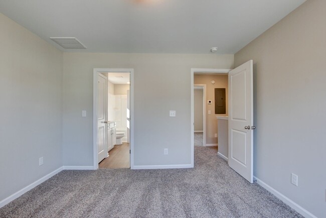 Building Photo - 420 S 2nd St