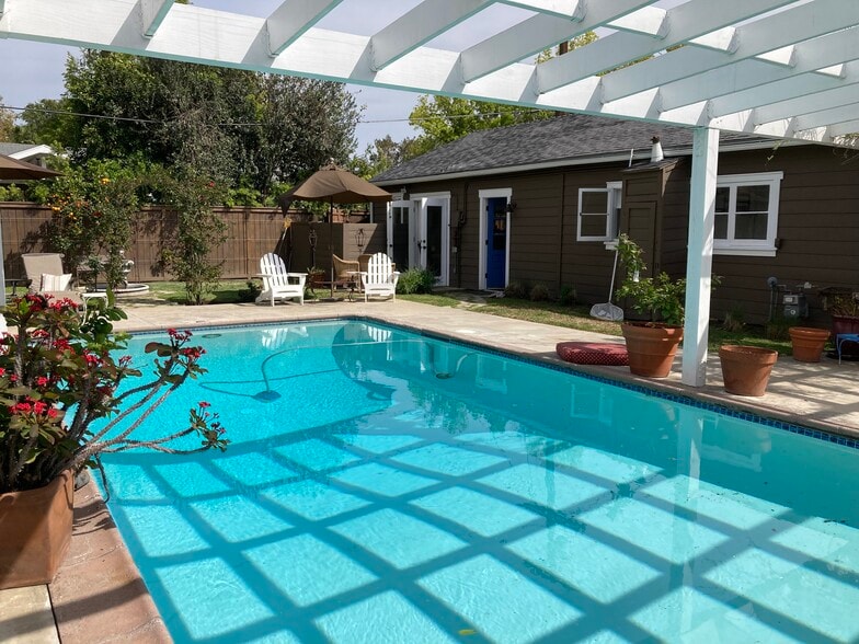 Building Photo - 5744 Calhoun Ave