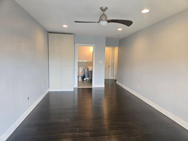 Building Photo - Amenities abound! Spacious, 2-bed & 2.5-ba...
