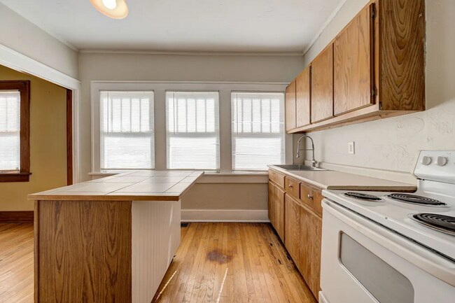 Building Photo - Renovated 4-plex in Paseo with modern 1-be...
