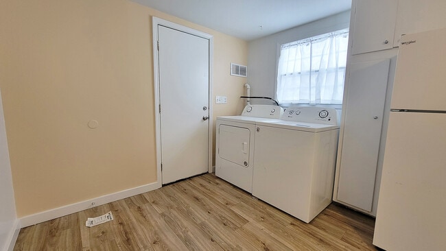 Building Photo - 2701 Wilshire Blvd