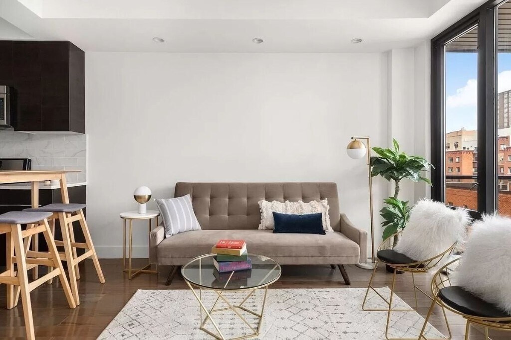 Building Photo - 399 E 8th St