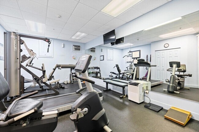 Building Photo - 5420 N Ocean Dr