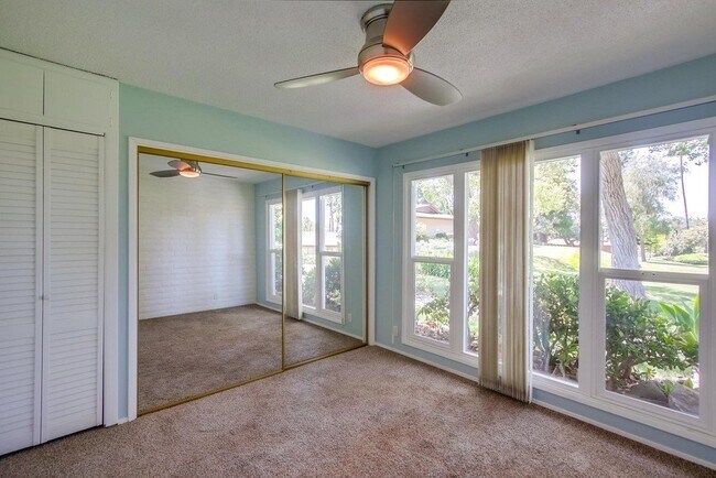 Building Photo - Large and bright condo in the Grossmont Vi...