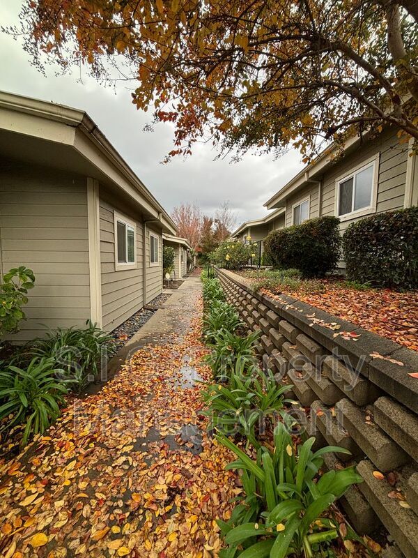 Building Photo - 11377 Osborne Pl