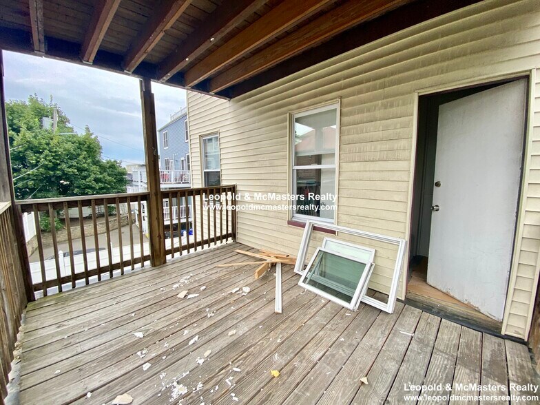 Building Photo - 19 Roseclair St