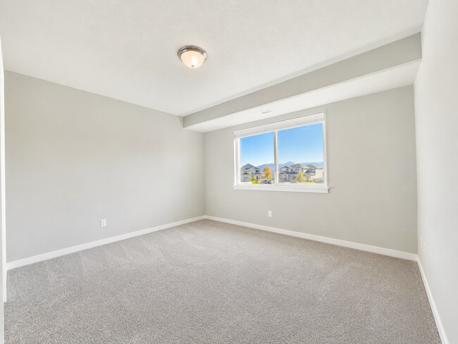 Building Photo - 1816 S Ridgetop Dr