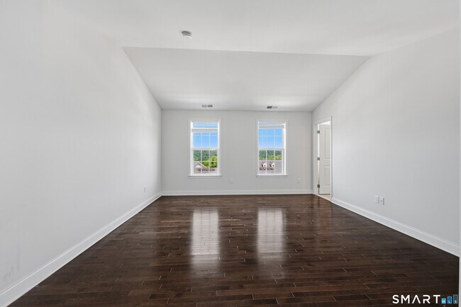 Building Photo - 15 Moorland Dr