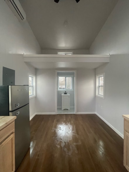 Building Photo - 706 N Guthrie Ave