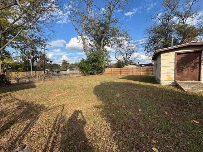 Building Photo - Shady Grove