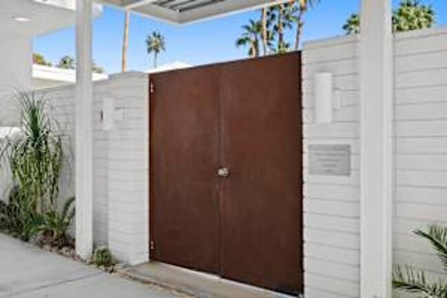 Building Photo - 5 bedroom 5 bath Available for Short Term Rental