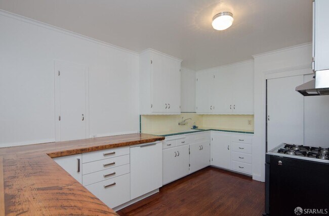 Building Photo - 190 Randall St