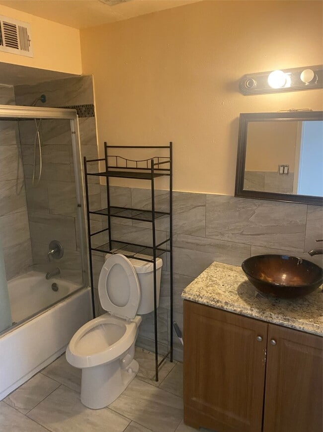 Building Photo - 9350 Country Creek St