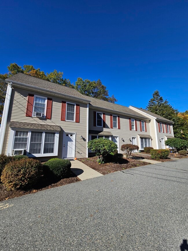 Building Photo - 15 Birch St