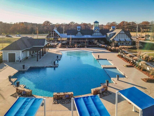 Neighbohood pool and clubhouse - 47 Bowman Ct