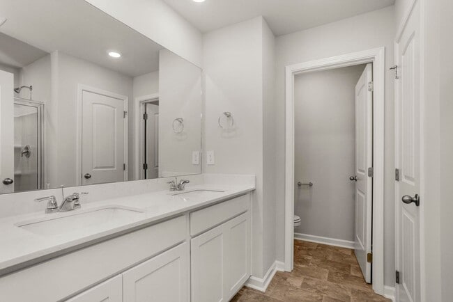 Building Photo - 2985 Mallard Dr