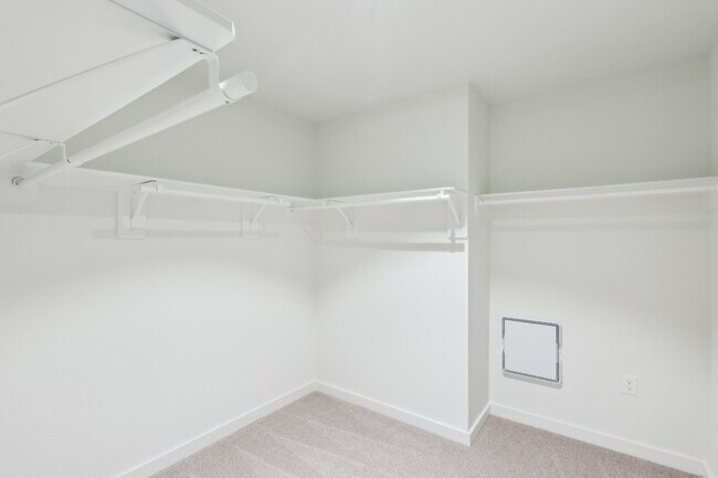 Building Photo - 631 Canvas Ave