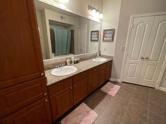 Building Photo - 1711 Old Spanish Trl