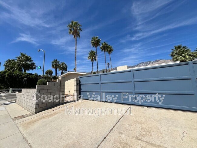 Building Photo - 1680 E Mesquite Ave