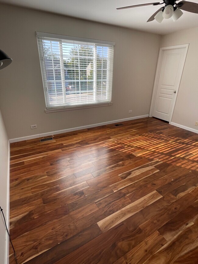 Building Photo - 357 Persimmon Ct