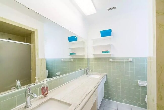 Building Photo - 2137 Shady Grove Dr